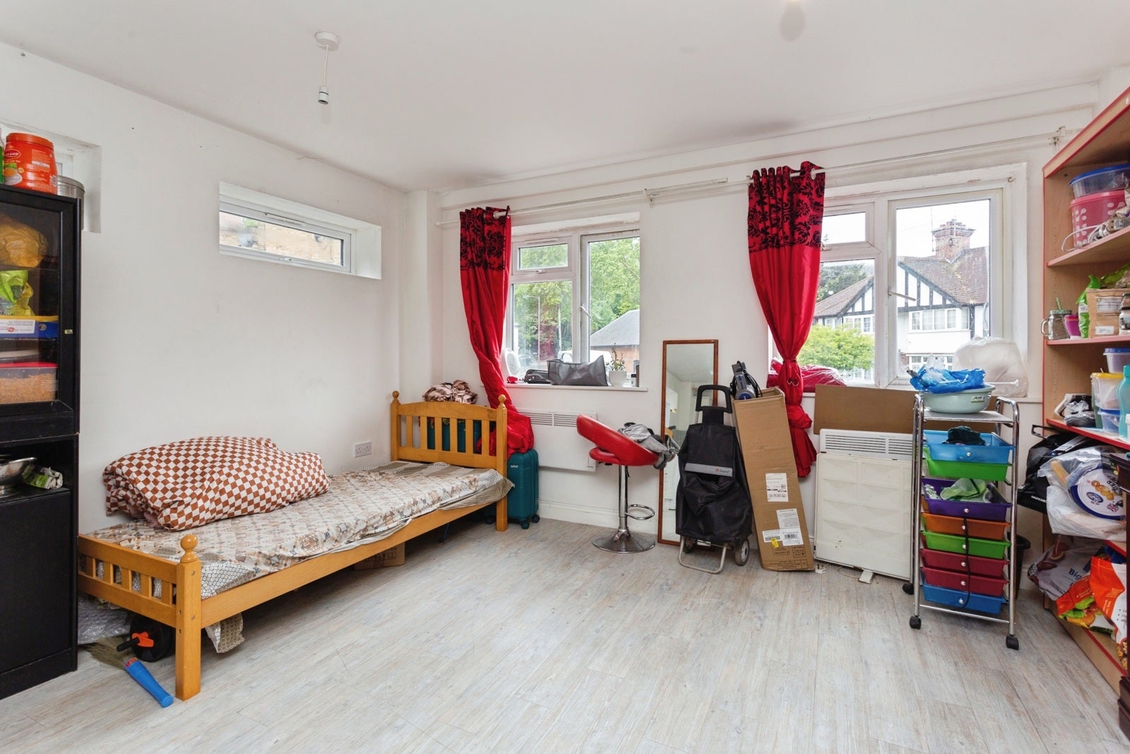 Flat Peterborough Road in Greater London