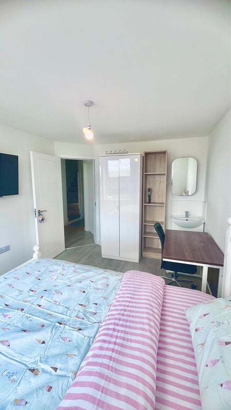 Room Carlton Road in Bournemouth