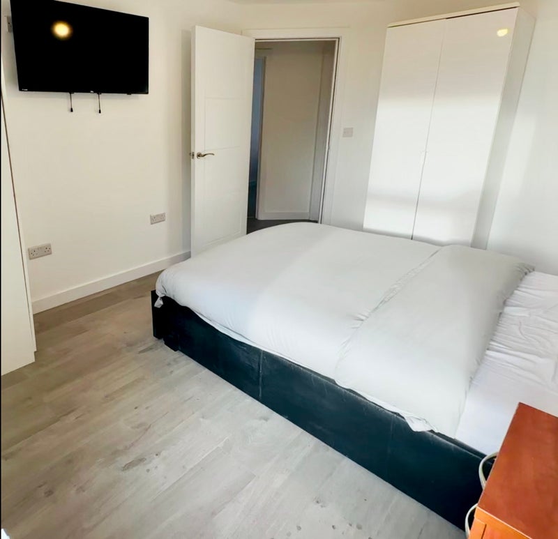 Room Ashley Road in Poole