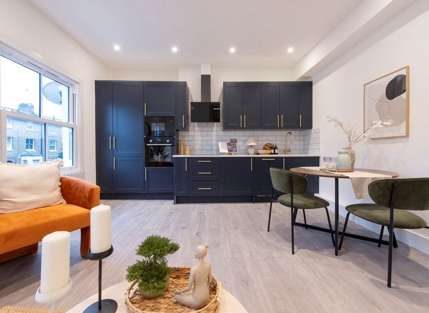 Flat Adelaide Grove in Greater London