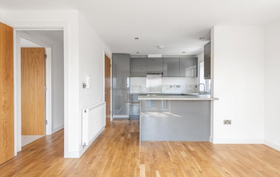 Flat Canberra Close in St Albans