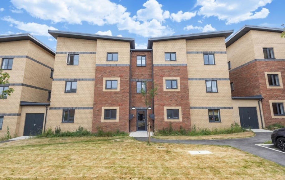 Flat Canberra Close in St Albans