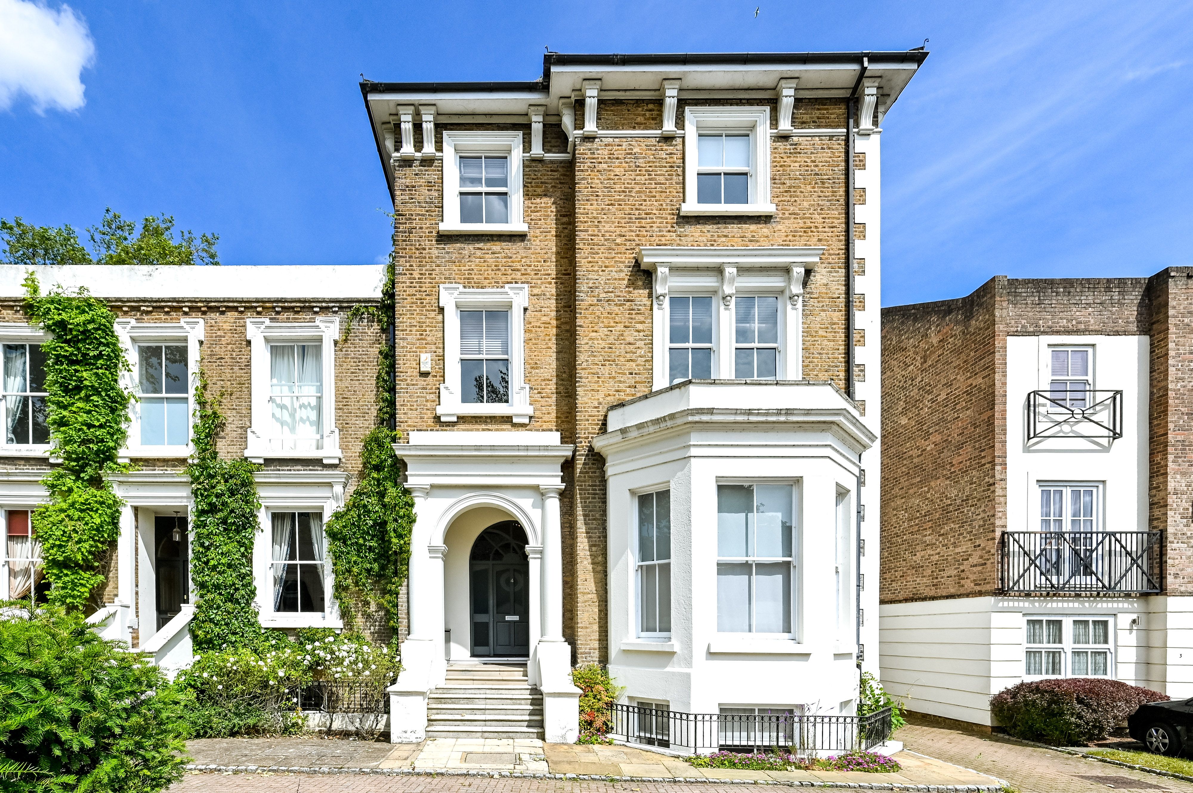 House Twickenham Road in Greater London
