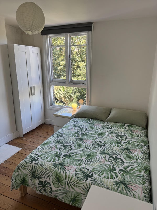 Room Bramblebury Road in Greater London