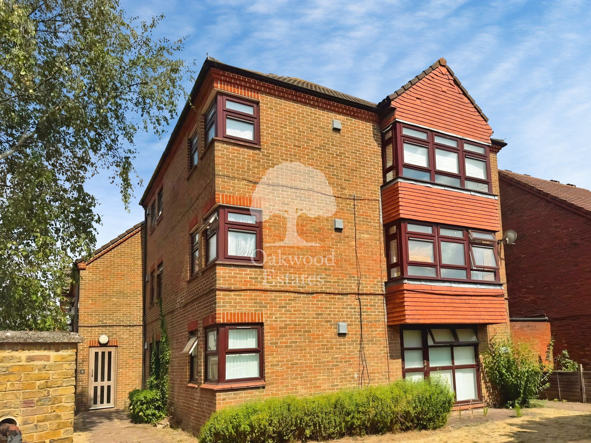 Flat Oban Court in Slough