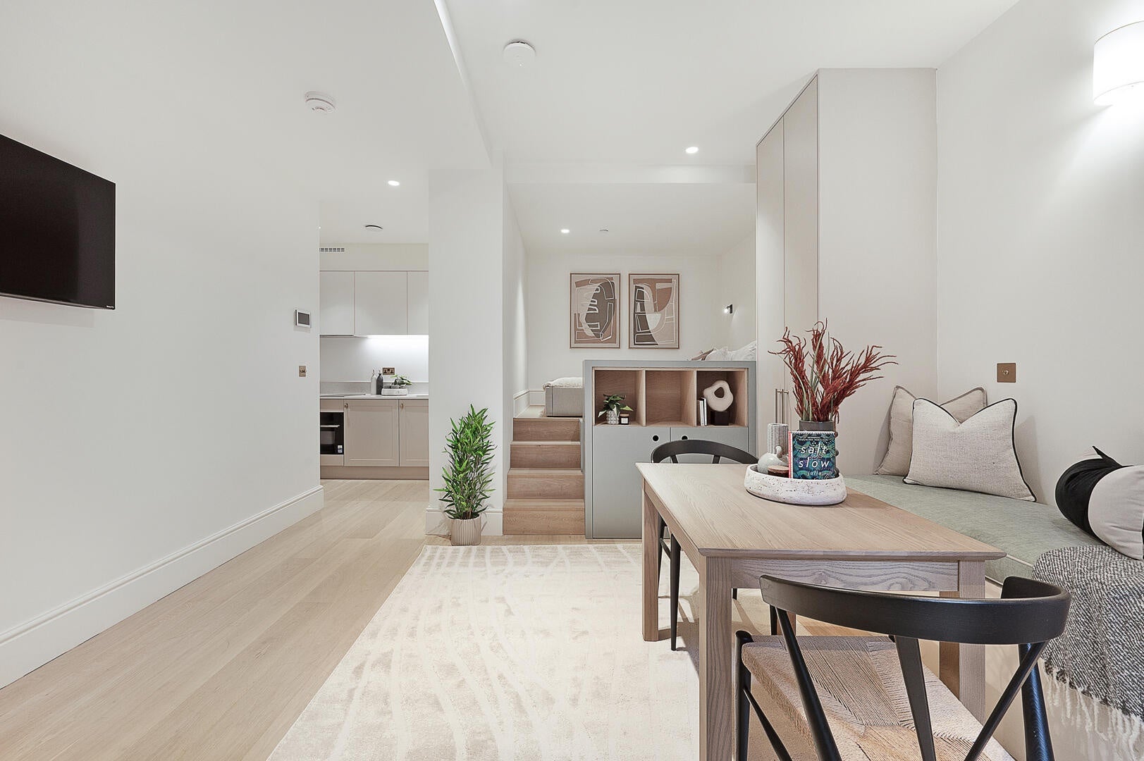 Flat Bramham Gardens in Greater London