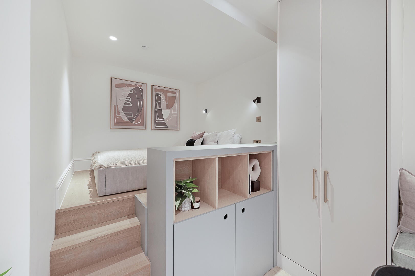 Flat Bramham Gardens in Greater London