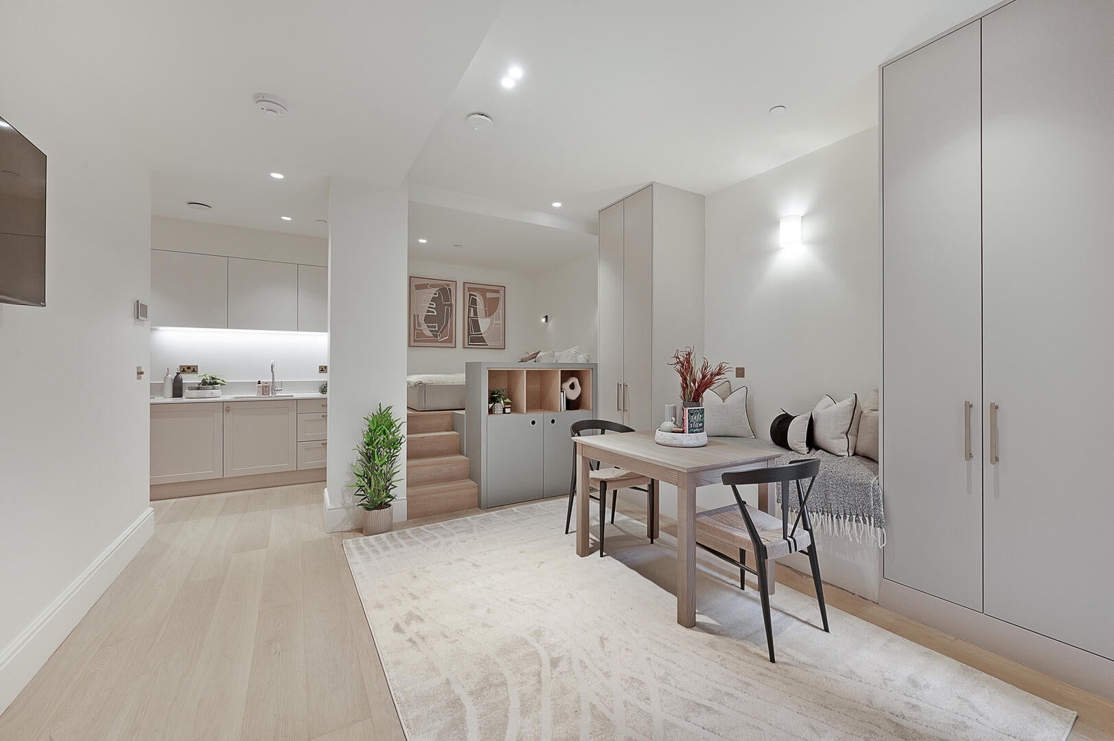 Flat Bramham Gardens in Greater London