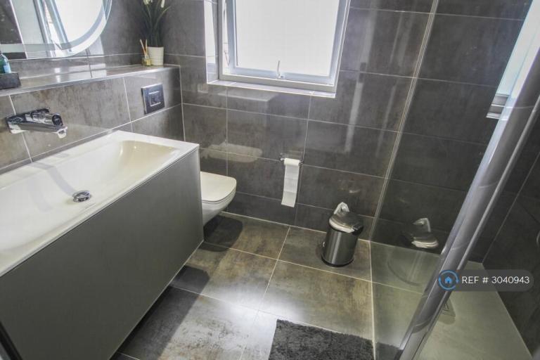 House Frankland Close in Greater London