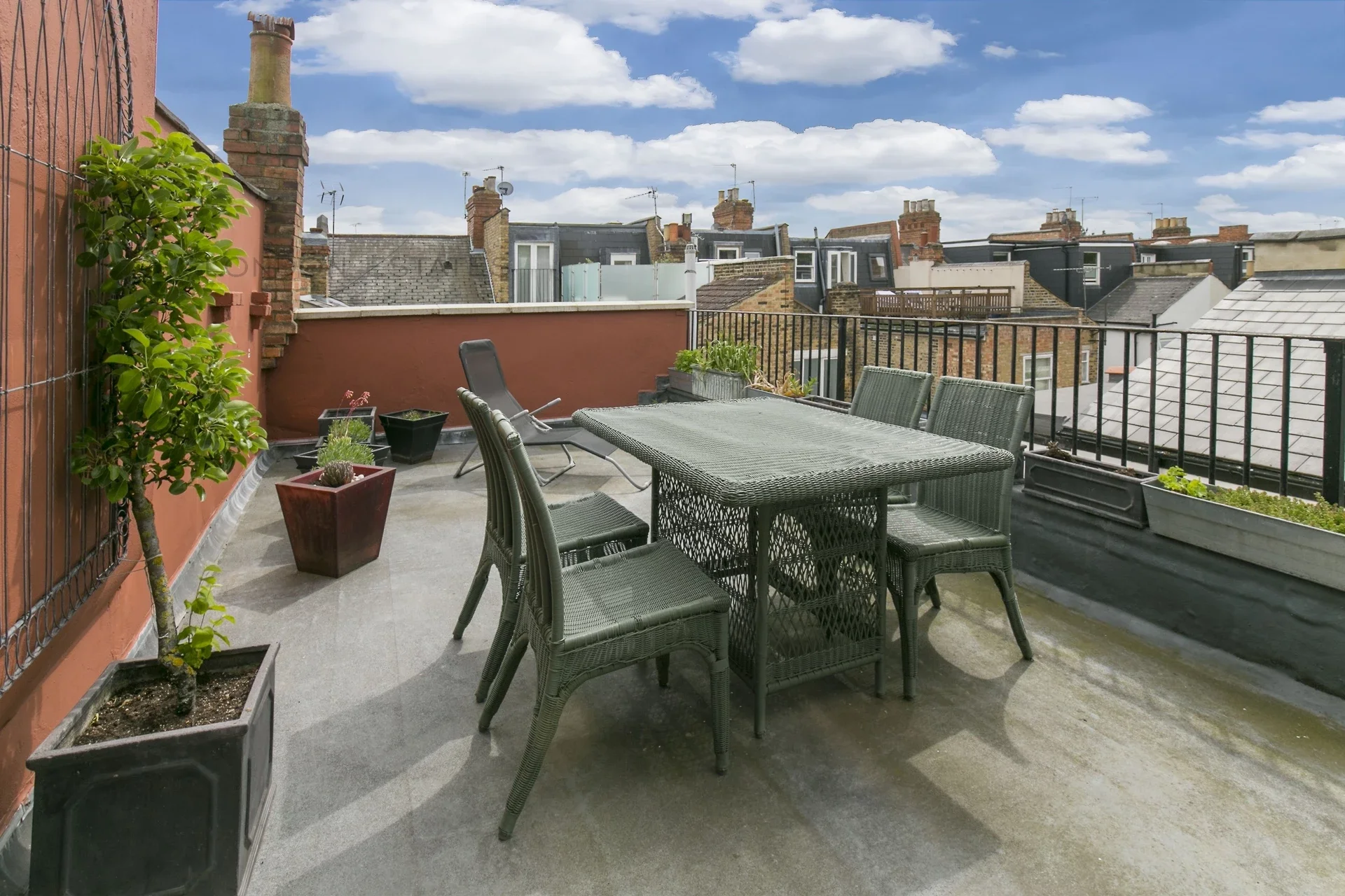 Flat Bronsart Road in Greater London