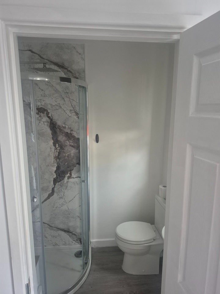 Room Buller Road in Greater London