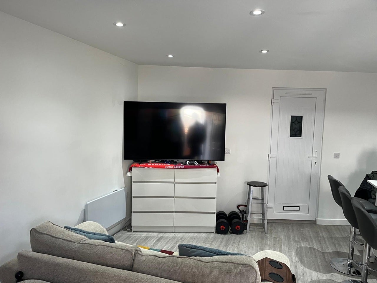 Room Buller Road in Greater London