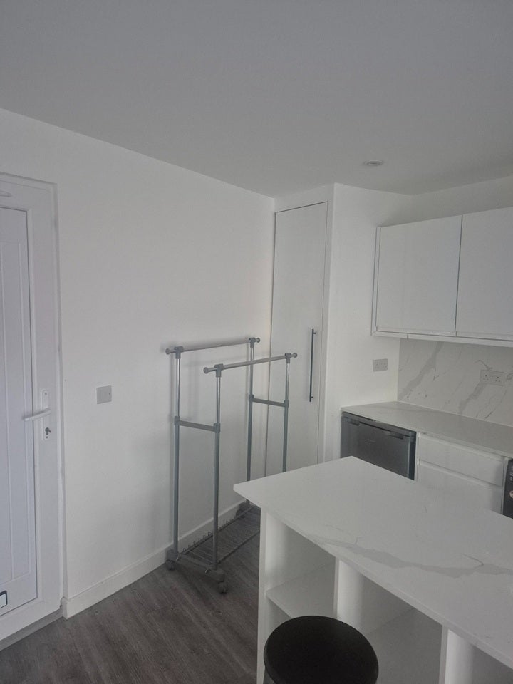 Room Buller Road in Greater London