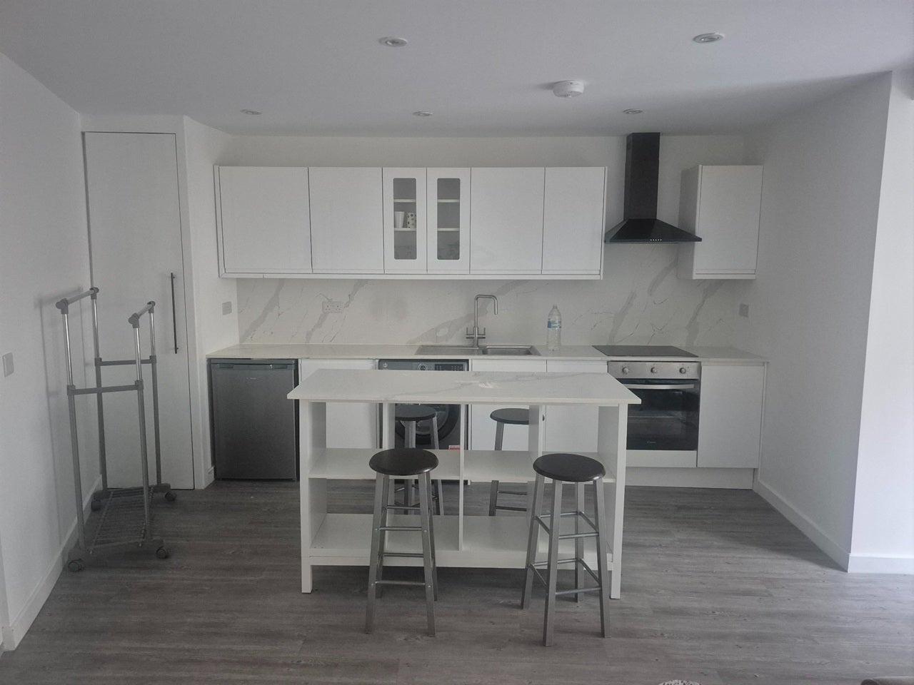 Room Buller Road in Greater London