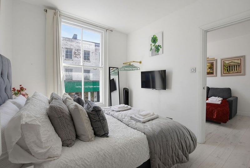 Flat Warwick Way in City of Westminster