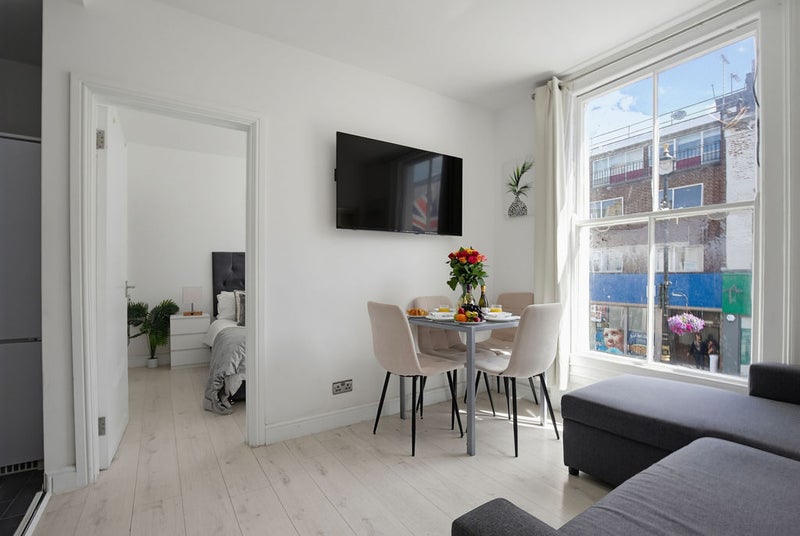 Flat Warwick Way in City of Westminster