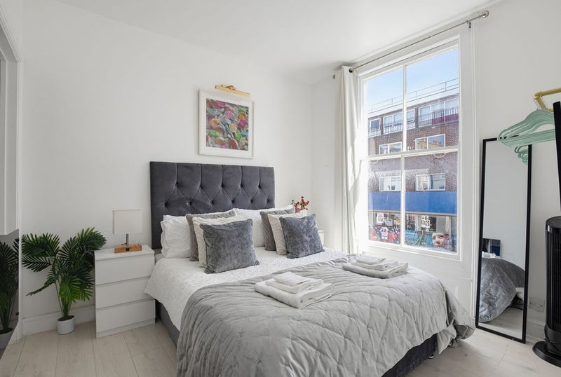 Flat Warwick Way in City of Westminster