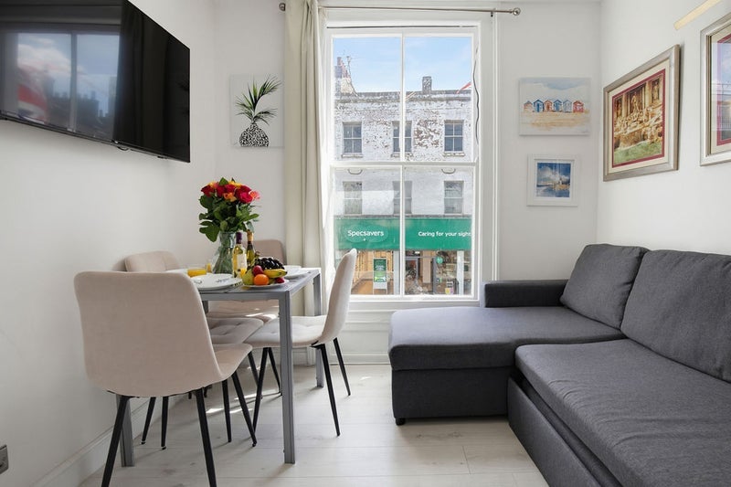 Flat Warwick Way in City of Westminster