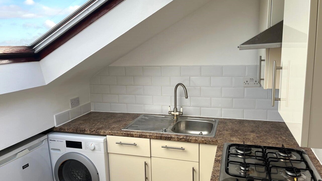 Flat Northfield Avenue in London