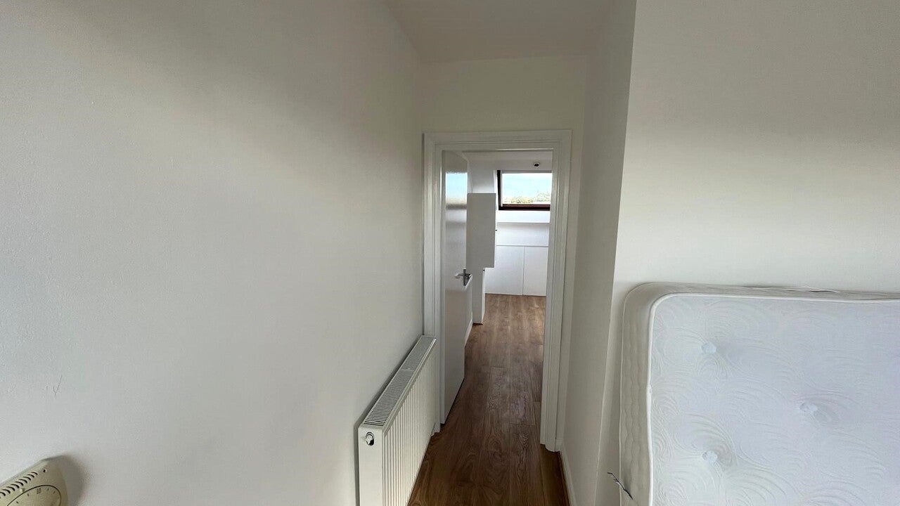 Flat Northfield Avenue in London