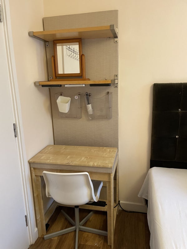 Room Barney Close in Greater London