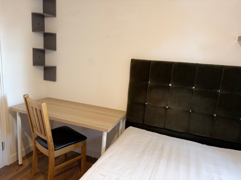 Room Barney Close in Greater London