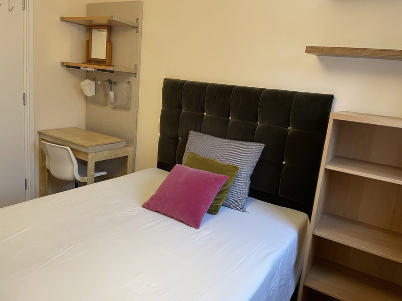 Room Barney Close in Greater London