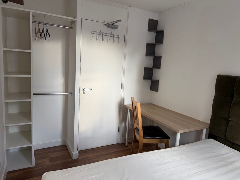 Room Barney Close in Greater London