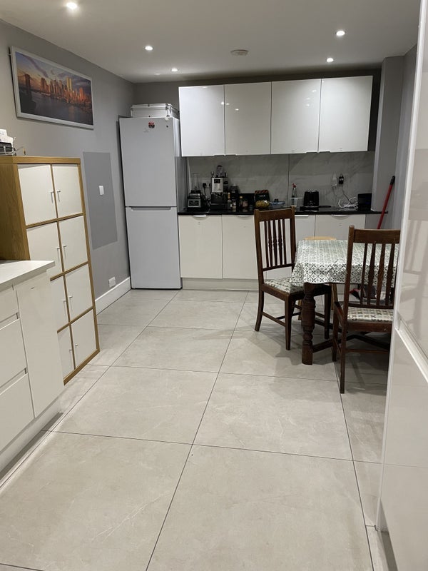 Room Barney Close in Greater London