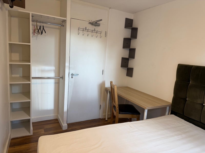 Room Barney Close in Greater London