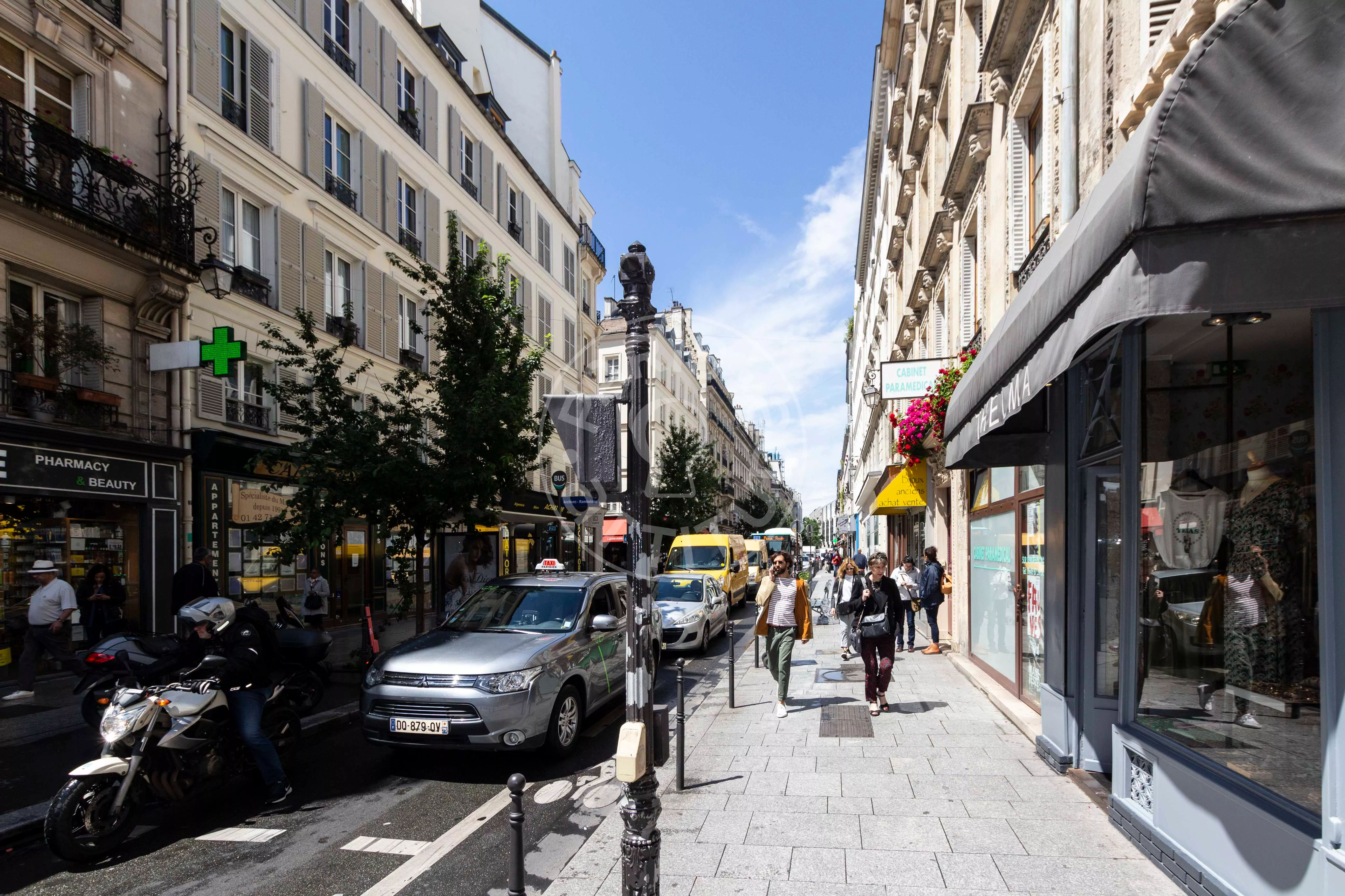 Flat Rue Rambuteau in Paris
