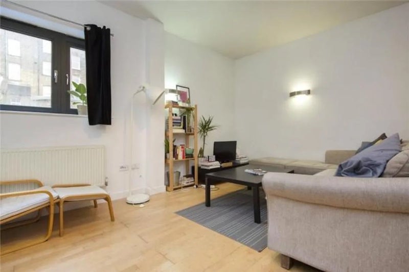 Room Gillett Place in Greater London