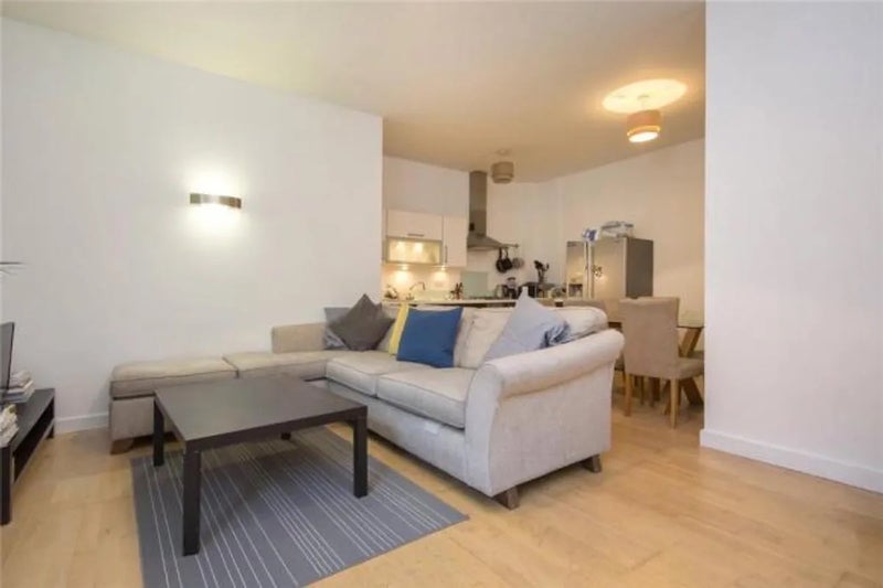 Room Gillett Place in Greater London