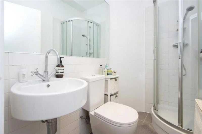Room Gillett Place in Greater London