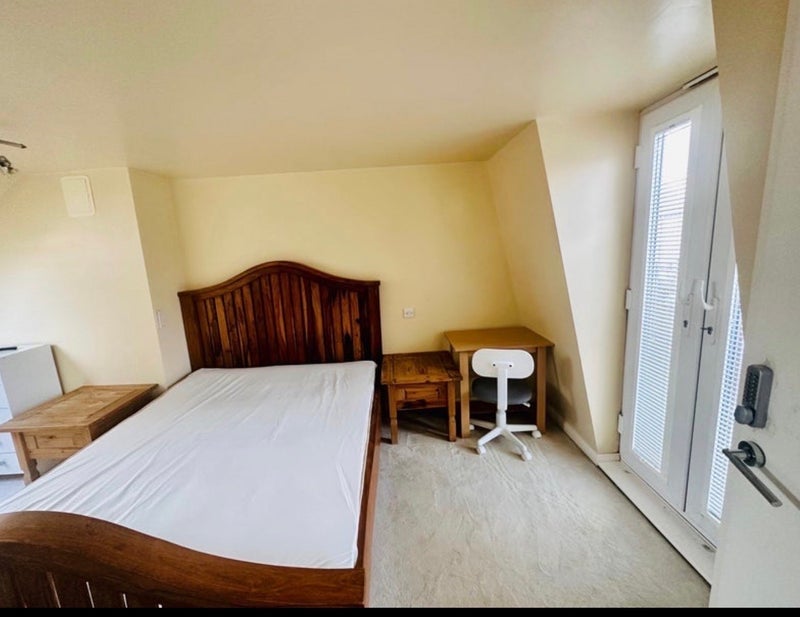 Room Claybrook Road in Greater London