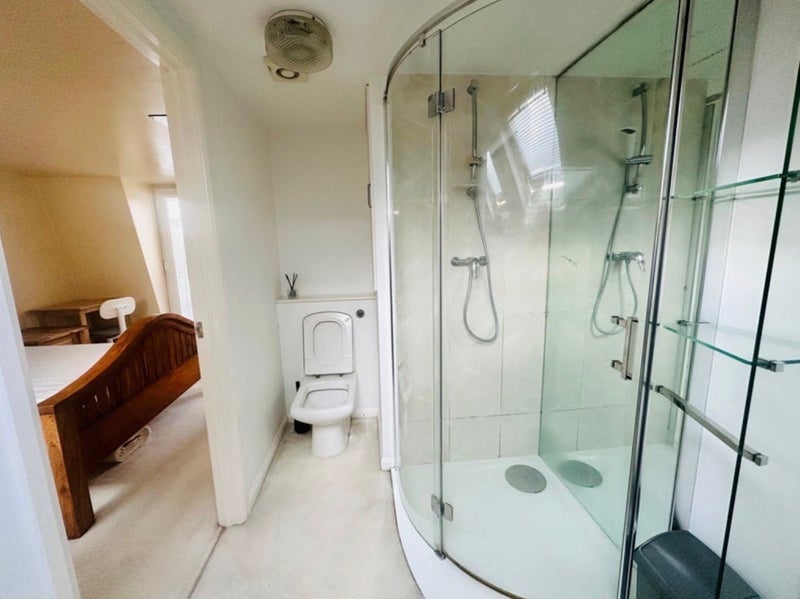 Room Claybrook Road in Greater London