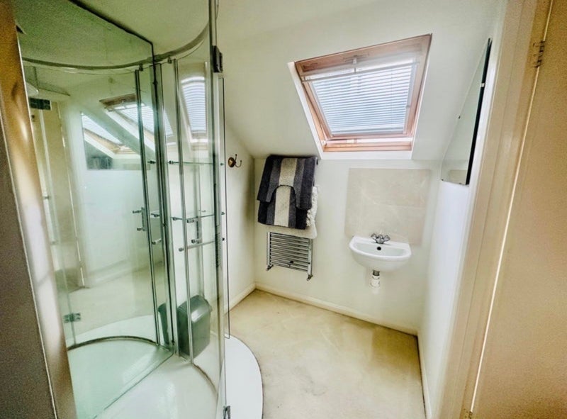 Room Claybrook Road in Greater London