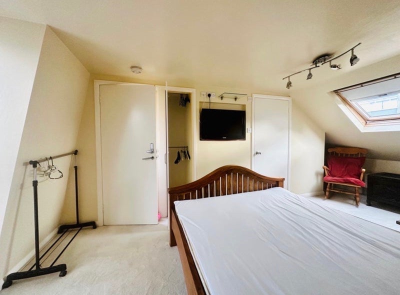 Room Claybrook Road in Greater London