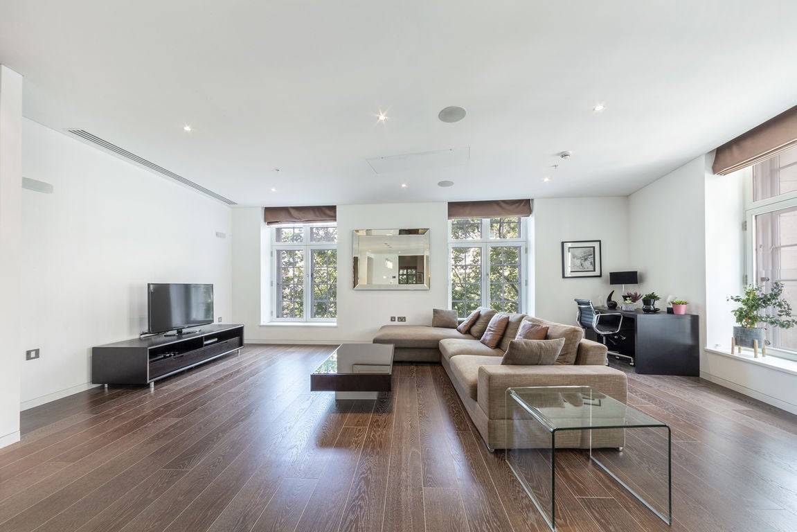 Flat Aldwych in City of Westminster