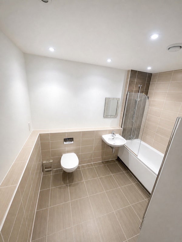 Room Ross Way in Greater London