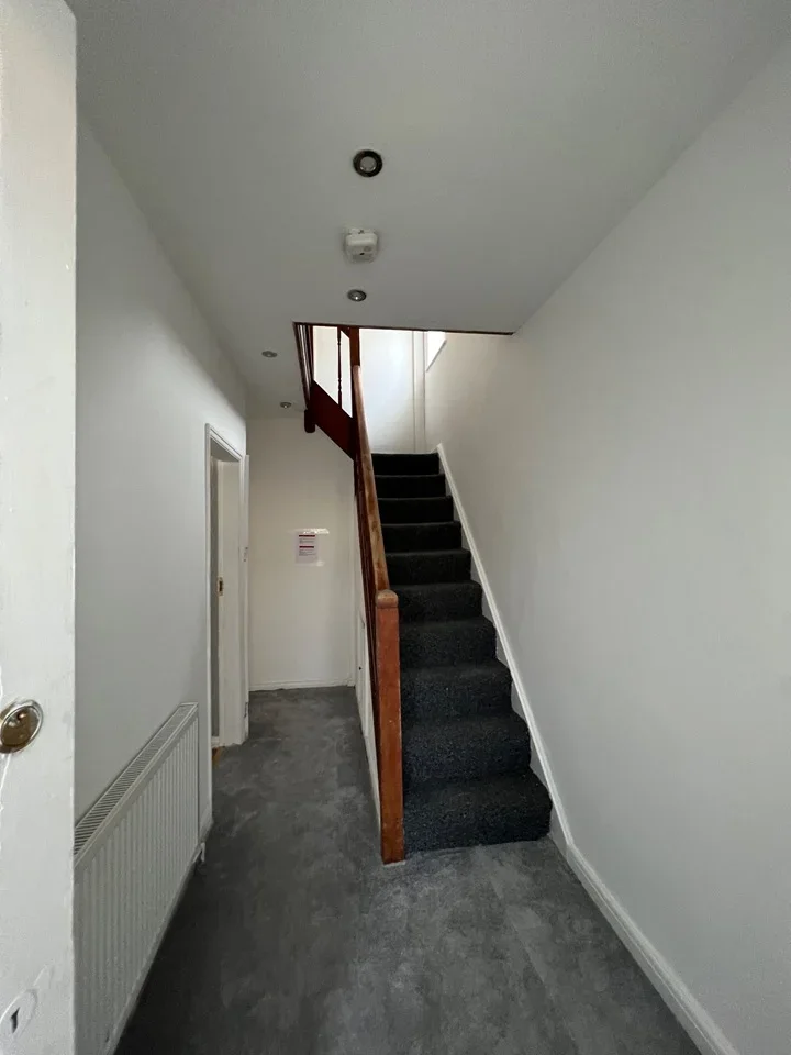 Room Manor Farm Road in Greater London