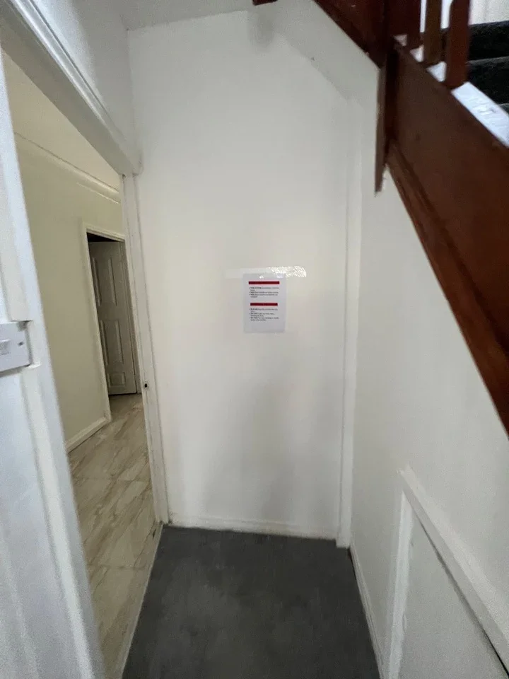 Room Manor Farm Road in Greater London