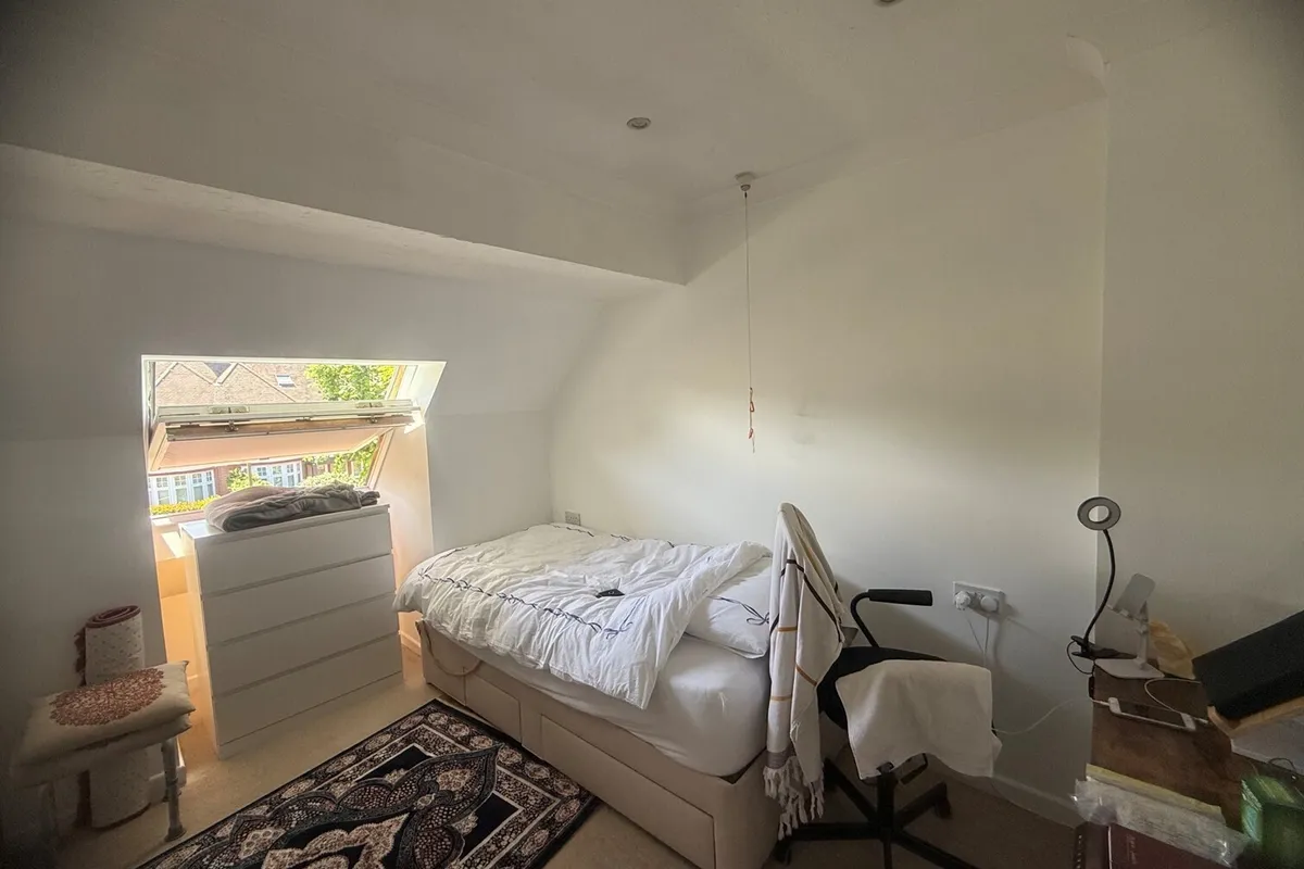 Flat Mayfield Avenue in Greater London