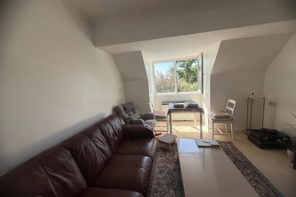 Flat Mayfield Avenue in Greater London