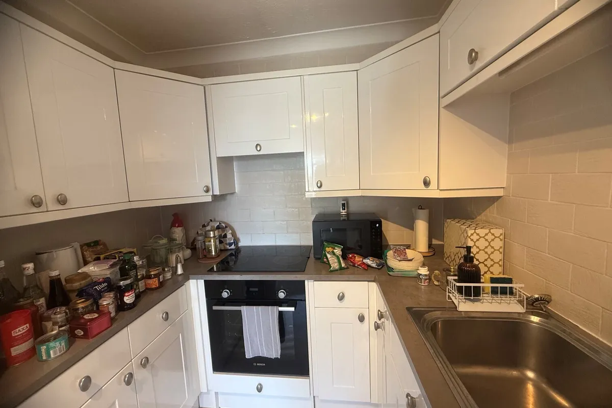 Flat Mayfield Avenue in Greater London