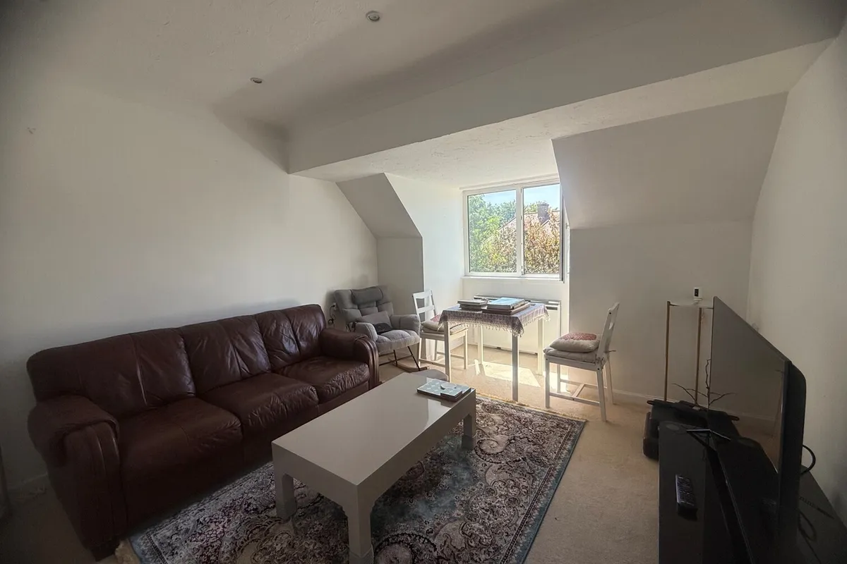 Flat Mayfield Avenue in Greater London
