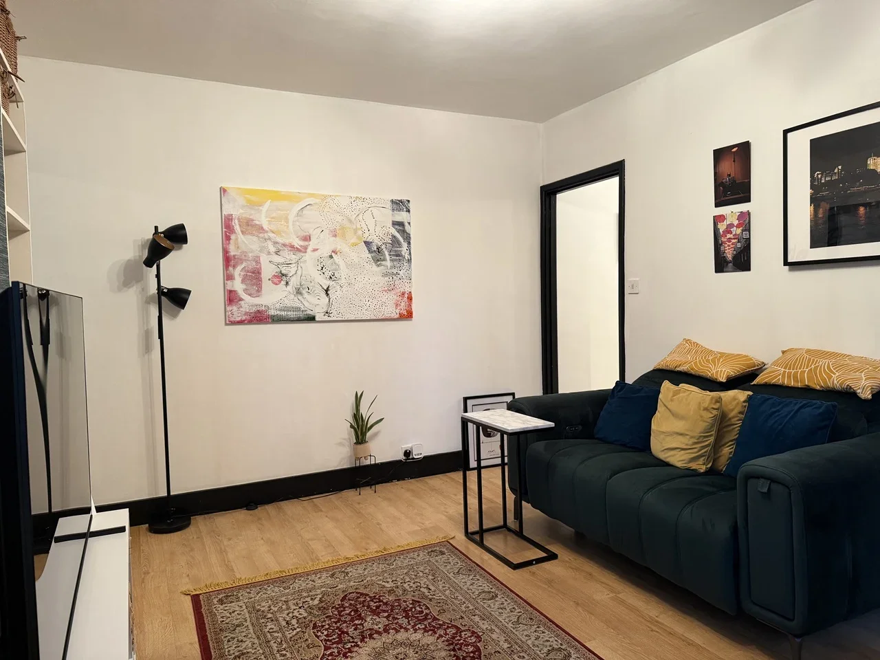 Flat Chiswick Village in Greater London