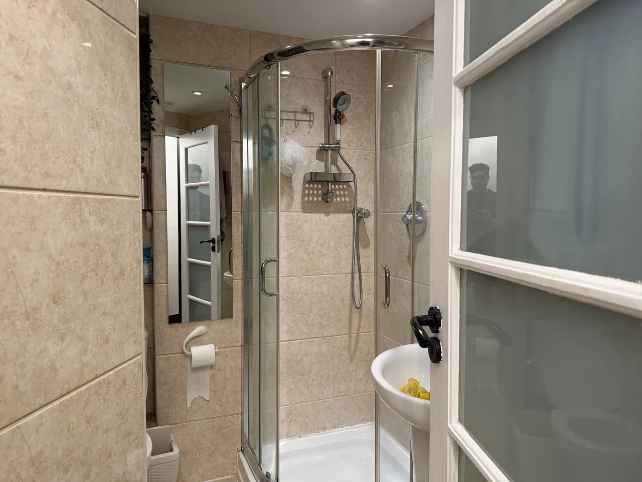 Flat Chiswick Village in Greater London