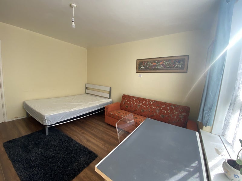 Room Rossendale Street in Greater London