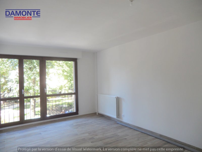 Flat Place Jean de Mauroy in Troyes